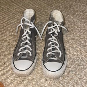 Women’s converse size 5.5